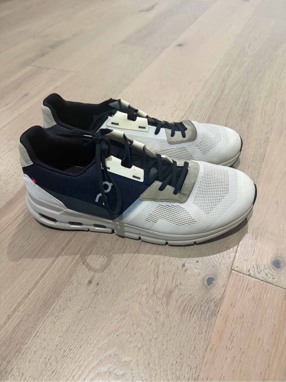 On cloud Ivory Midnight sneakers